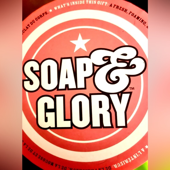 Brand New 🧼 The Birthday Box Soap & Glory Set 🧼 Love to Chat Make an Offer🌻 - Picture 3 of 3